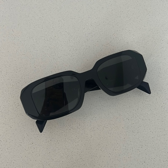 Prada sunglasses - Picture 1 of 2